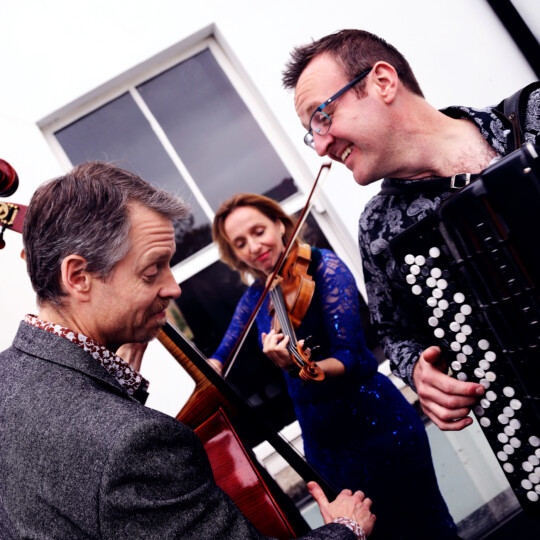 Under Paris Skies Far Flung Trio Linenhall